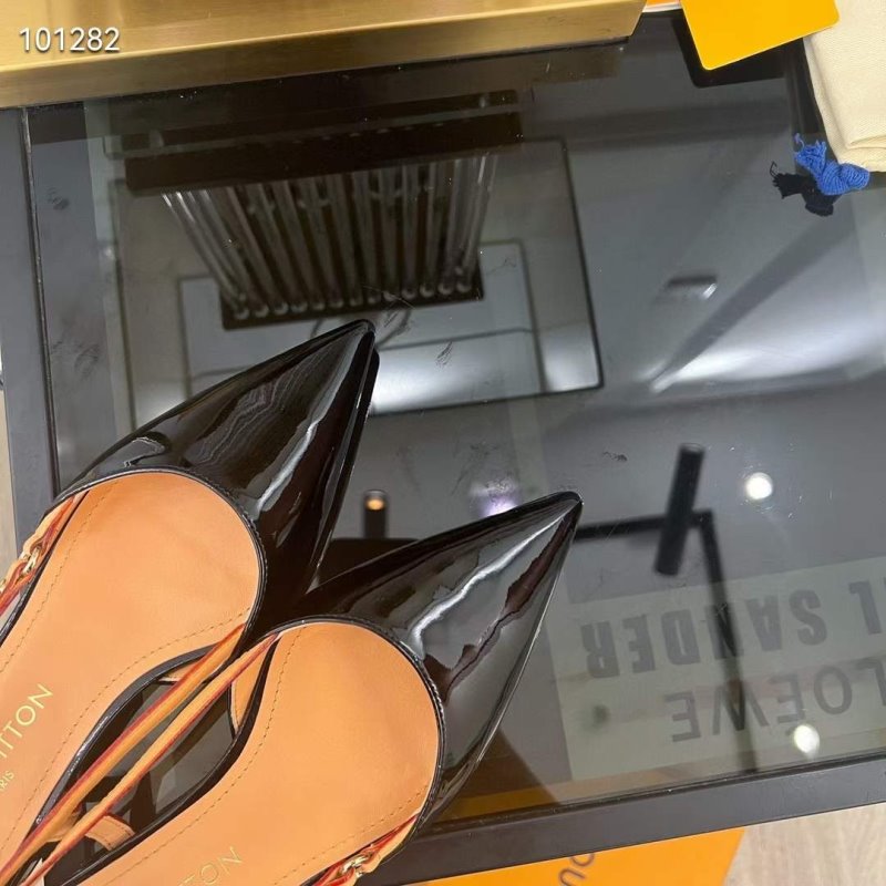 Louis Viutton Pointed Flat Sandals SH010447