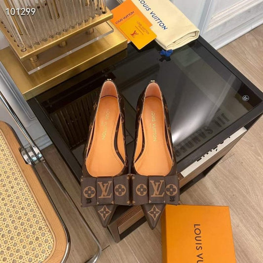Louis Viutton Pointed Flat Shoes SH010441