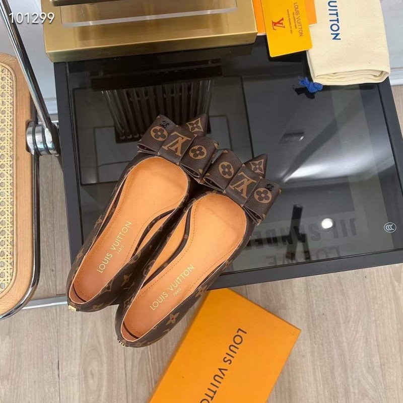Louis Viutton Pointed Flat Shoes SH010441