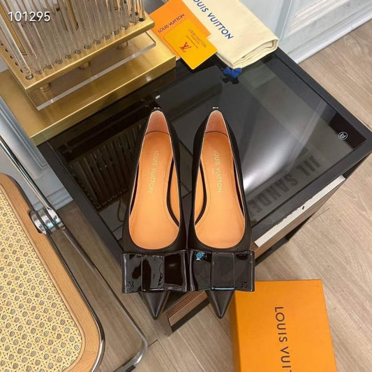 Louis Viutton Pointed Flat Shoes SH010443