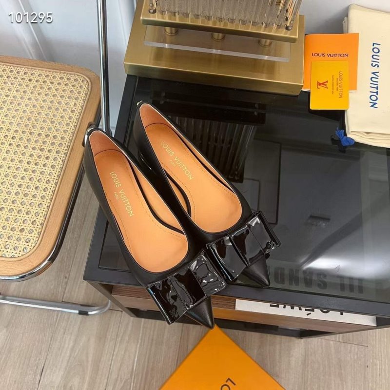 Louis Viutton Pointed Flat Shoes SH010443