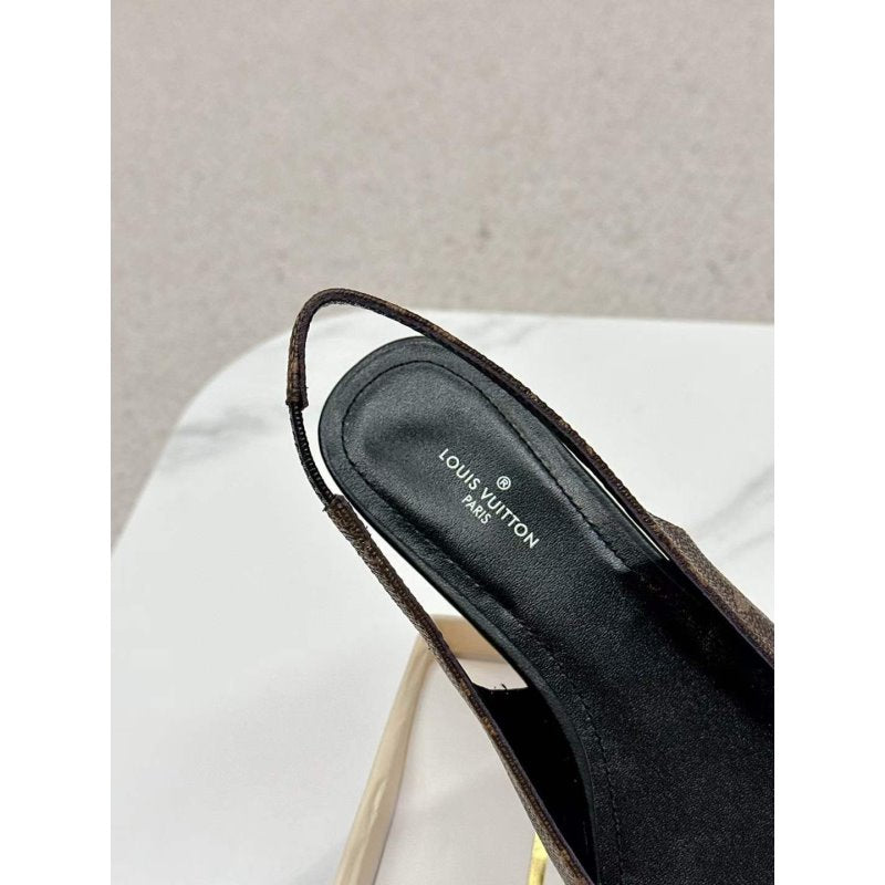 Louis Viutton Pointed Round Buckle Sandals SH010391