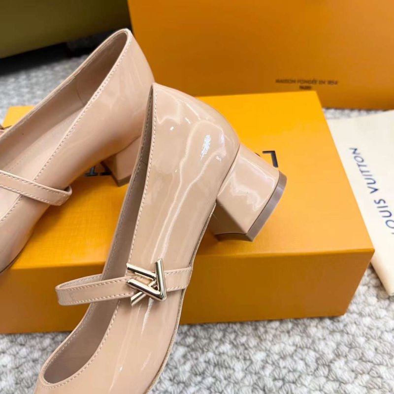 Louis Viutton Thick Heeled Sandals SH011002