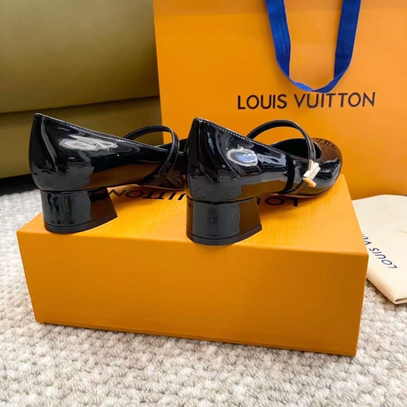 Louis Viutton Thick Heeled Sandals SH011005