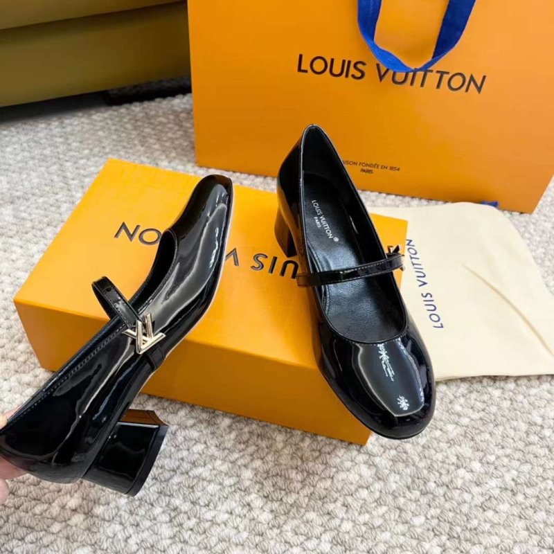 Louis Viutton Thick Heeled Sandals SH011005
