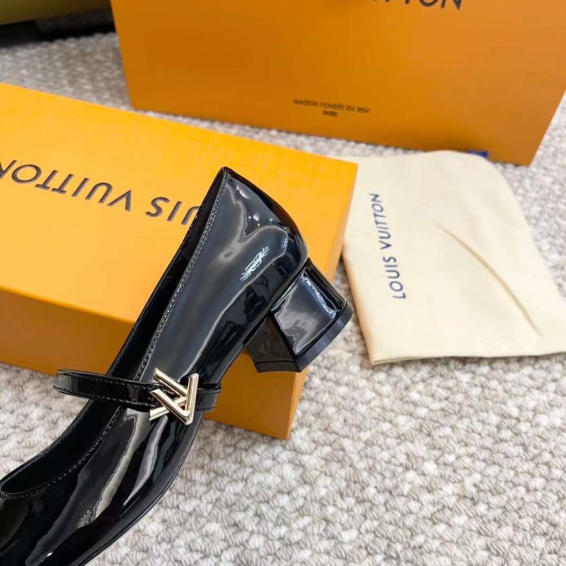 Louis Viutton Thick Heeled Sandals SH011005
