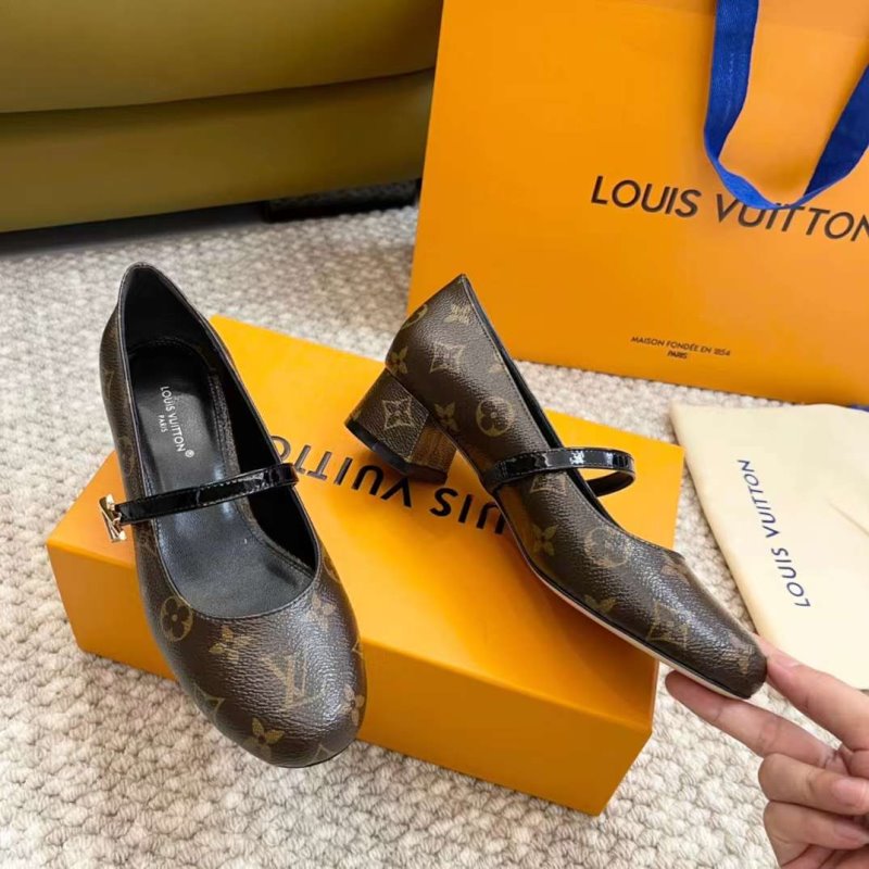 Louis Viutton Thick Heeled Sandals SH011007