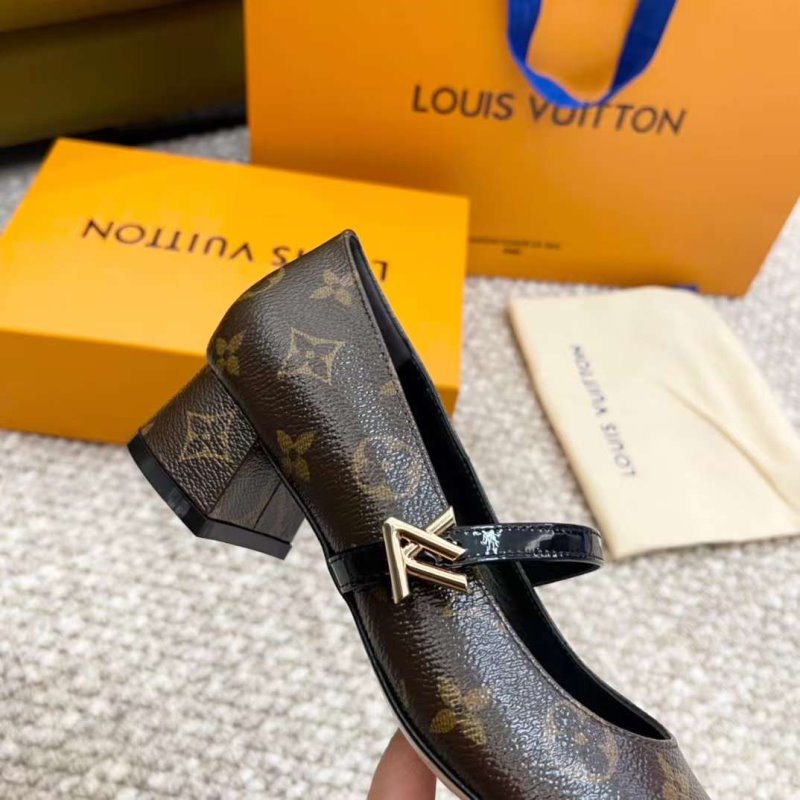 Louis Viutton Thick Heeled Sandals SH011007