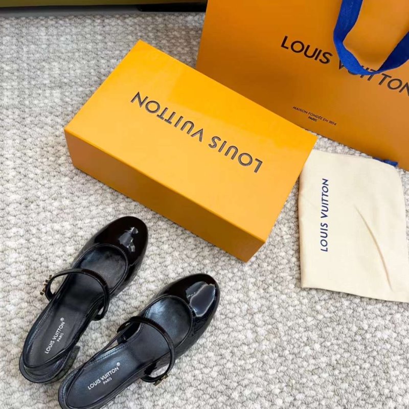 Louis Viutton Thick Heeled Sandals SH011008