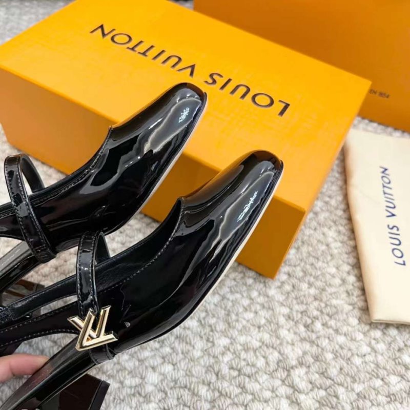 Louis Viutton Thick Heeled Sandals SH011008
