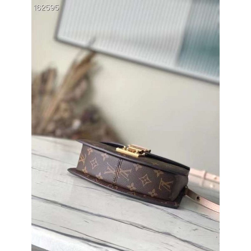 Louis Vuitton Cross Body Bag BG02892