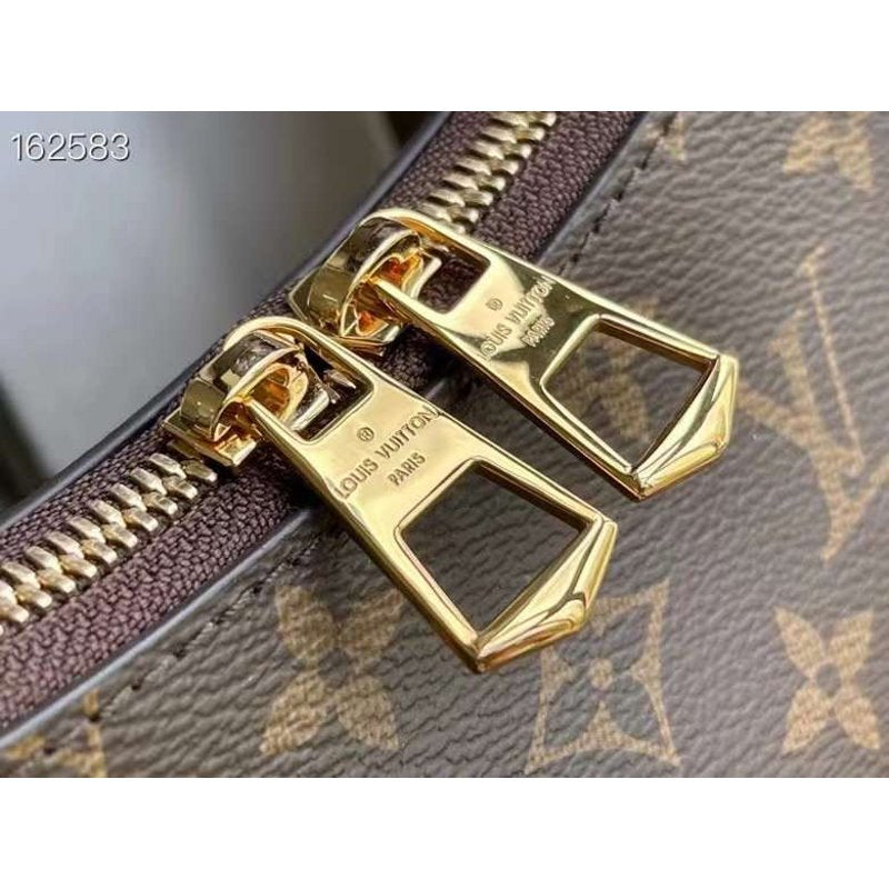 Louis Vuitton Shoulder Bag BG02887