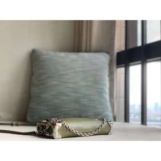 Slim Trunk Hand Bag BG03080