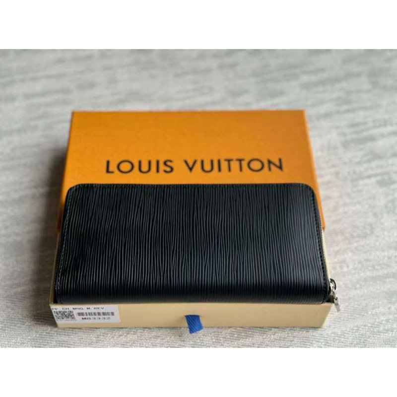 Louis Vuitton Taurillon Wallet BG02830