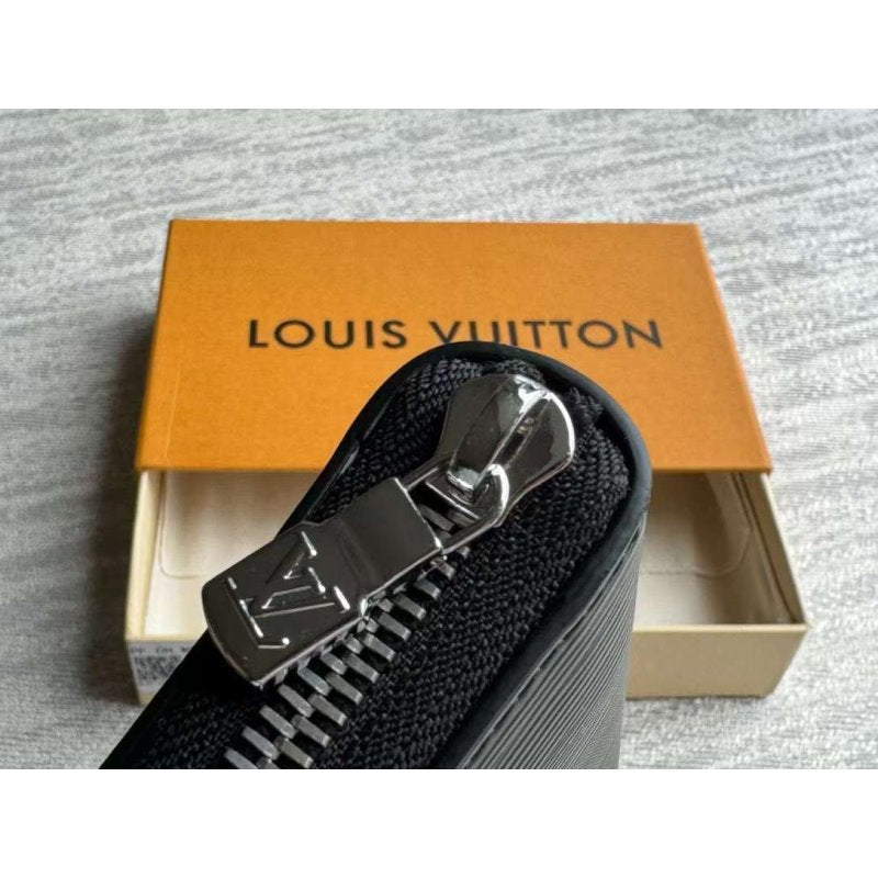 Louis Vuitton Taurillon Wallet BG02830