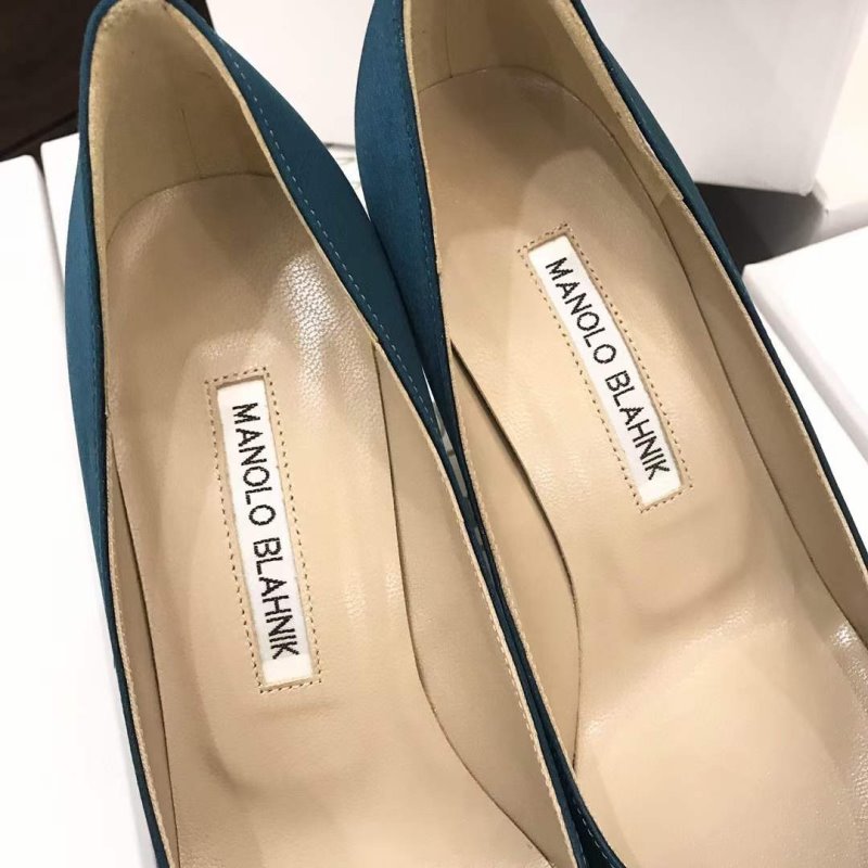 Manolo Blahnik Diamond Buckle Shoes SH010462