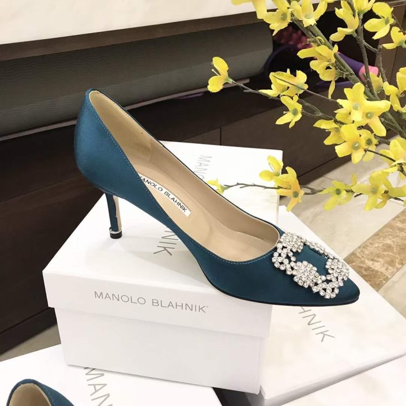 Manolo Blahnik Diamond Buckle Shoes SH010462