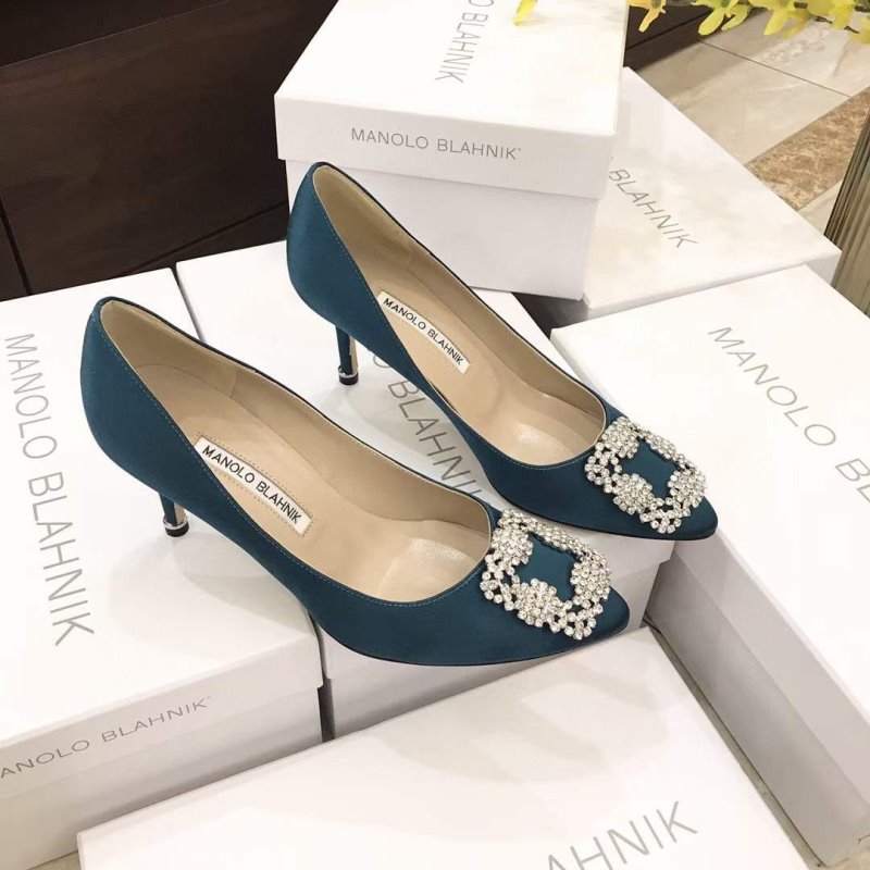 Manolo Blahnik Diamond Buckle Shoes SH010462