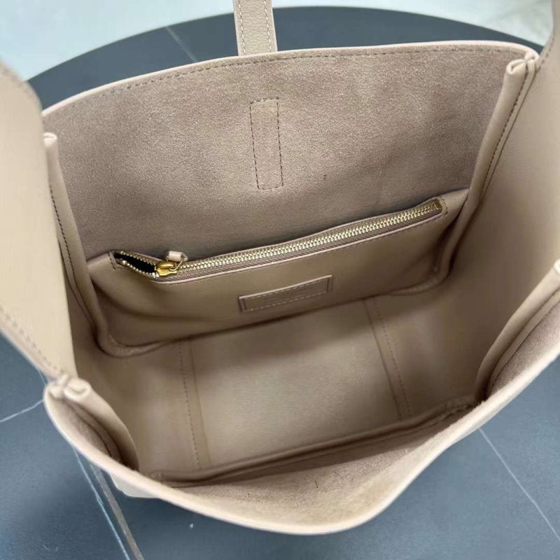 Saint Laurent Cassandre Stranggler Bag BG02308