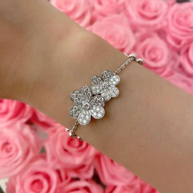 Van Cleef and Arpels Clover five Diamond Bracelet JWLH0125