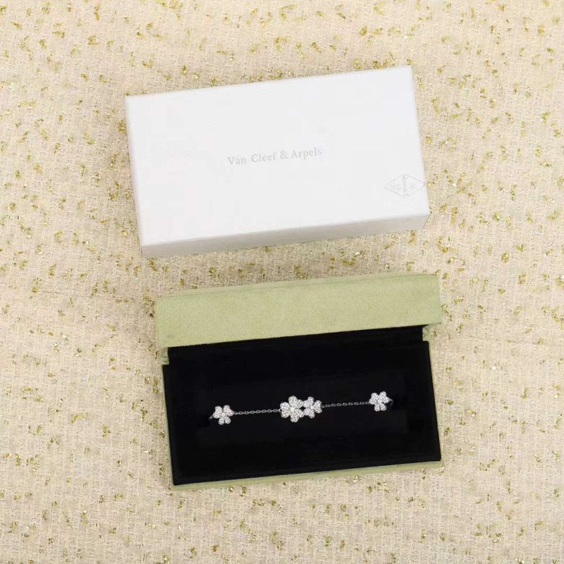 Van Cleef and Arpels Clover five Diamond Bracelet JWLH0125