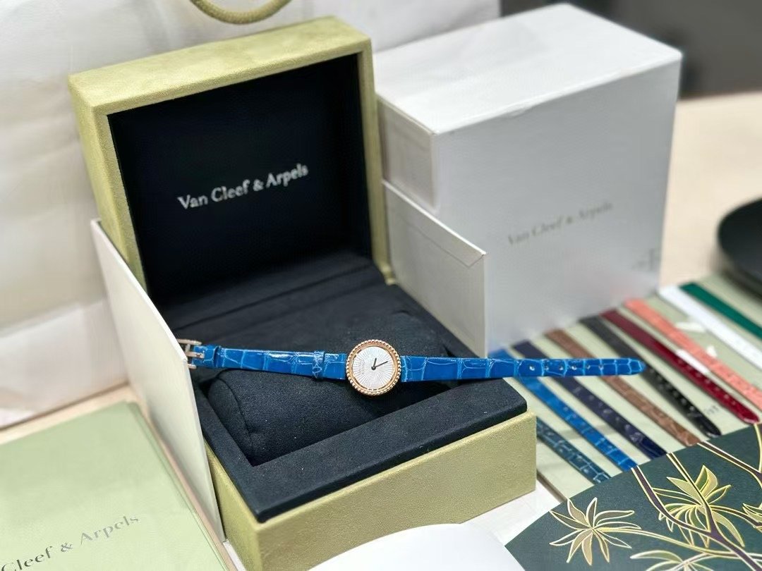Van Cleef and Arpels Perlee New Wrist Watch WTJN25257