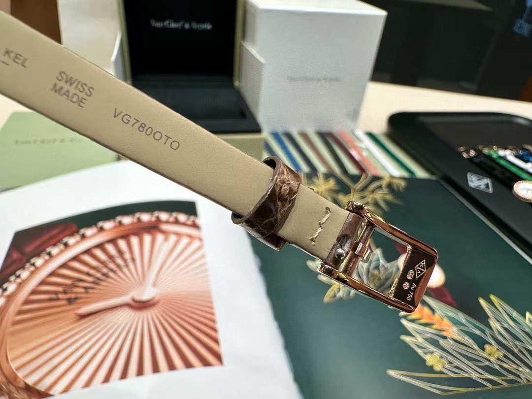 Van Cleef and Arpels Perlee New Wrist Watch WTJN25260