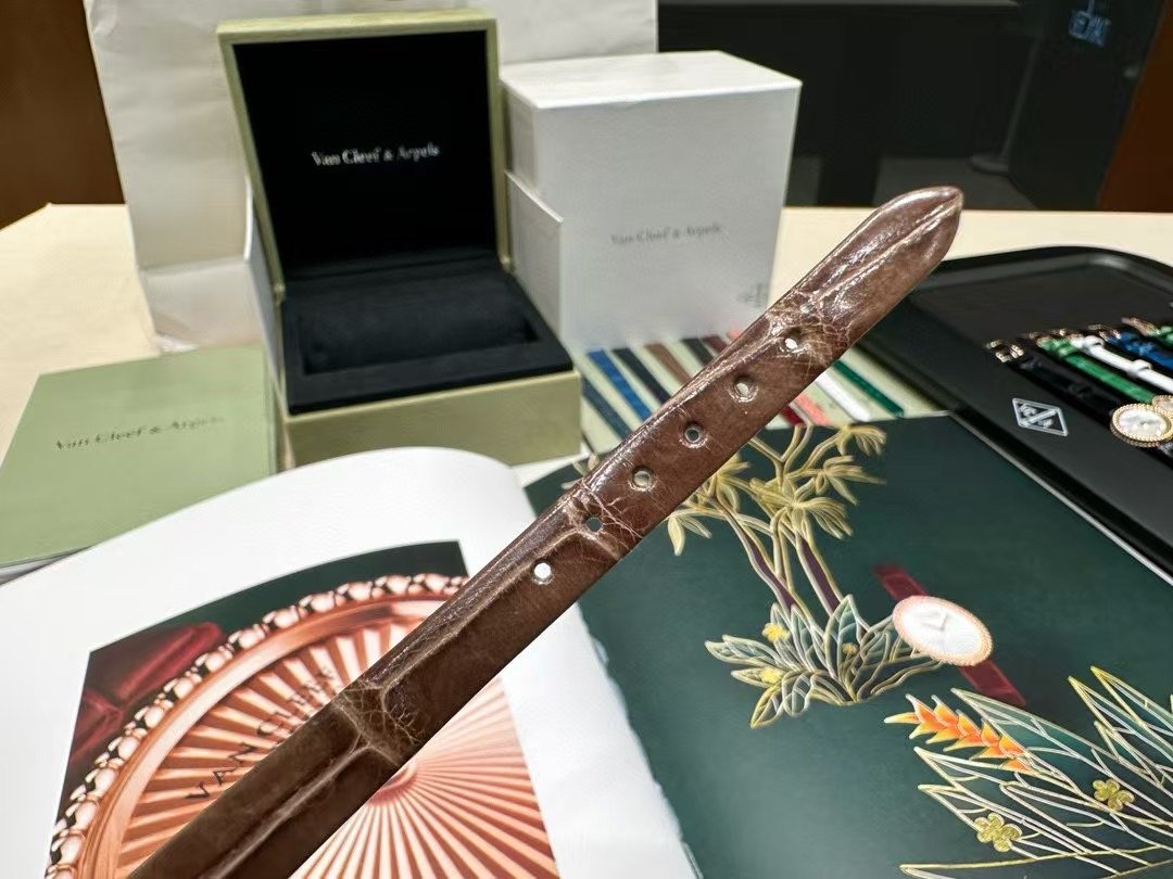 Van Cleef and Arpels Perlee New Wrist Watch WTJN25260