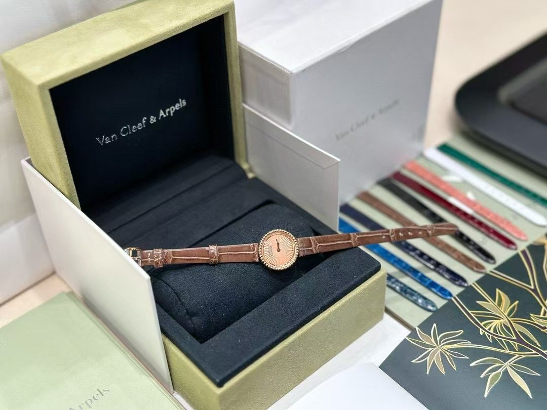 Van Cleef and Arpels Perlee New Wrist Watch WTJN25260