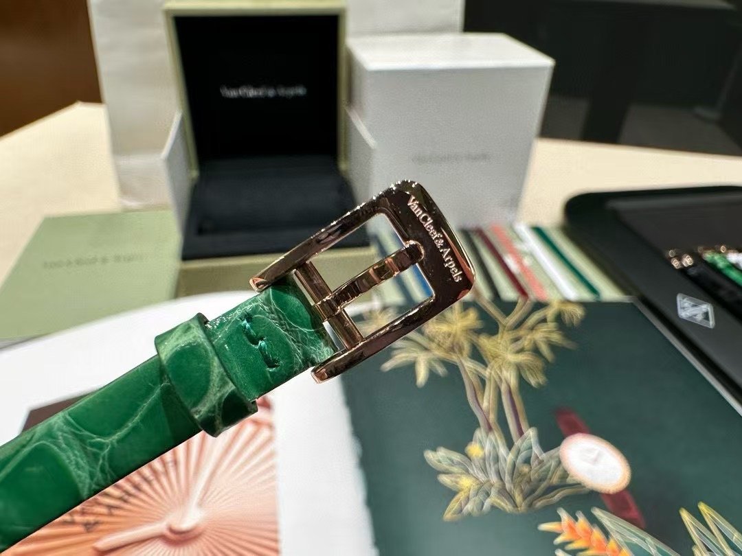 Van Cleef and Arpels Perlee New Wrist Watch WTJN25261