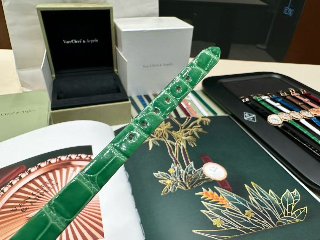 Van Cleef and Arpels Perlee New Wrist Watch WTJN25261