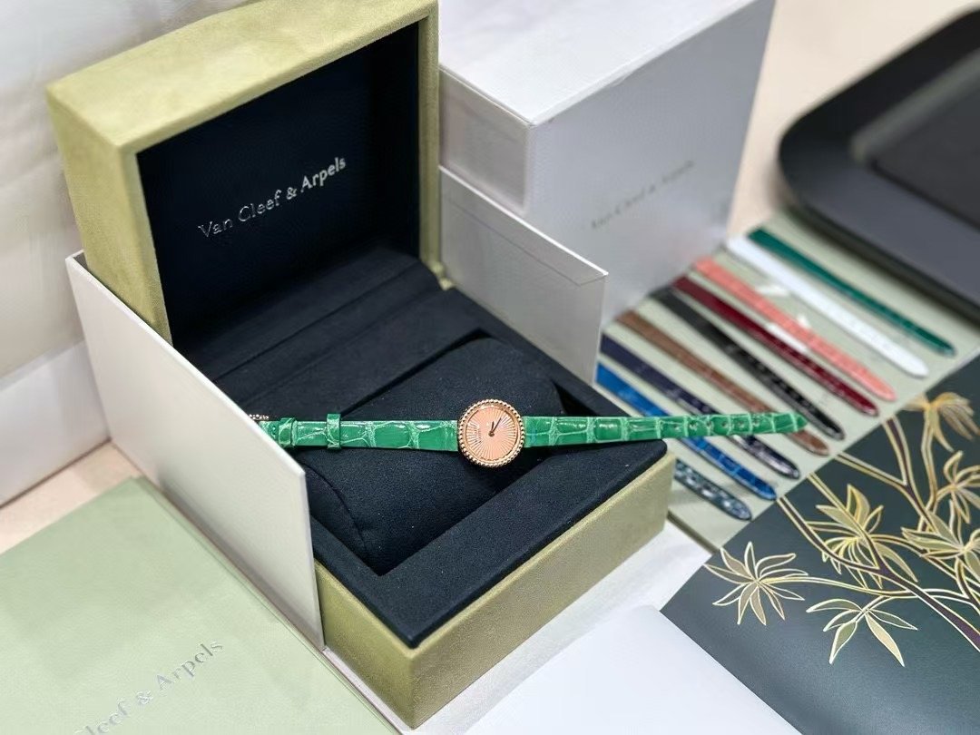 Van Cleef and Arpels Perlee New Wrist Watch WTJN25261