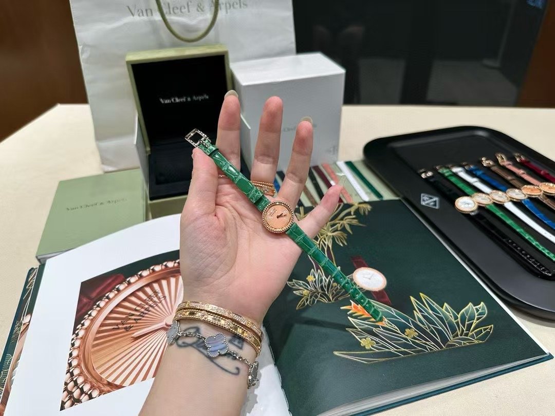 Van Cleef and Arpels Perlee New Wrist Watch WTJN25261