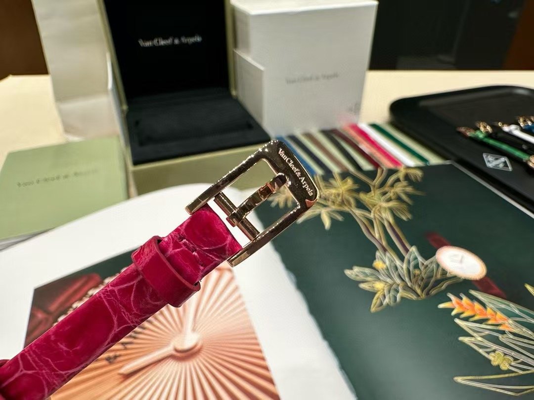 Van Cleef and Arpels Perlee New Wrist Watch WTJN25262