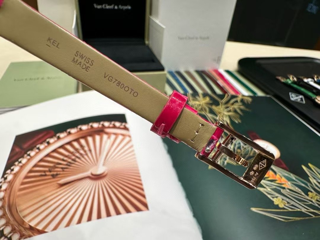 Van Cleef and Arpels Perlee New Wrist Watch WTJN25262