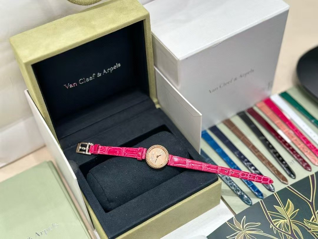 Van Cleef and Arpels Perlee New Wrist Watch WTJN25262