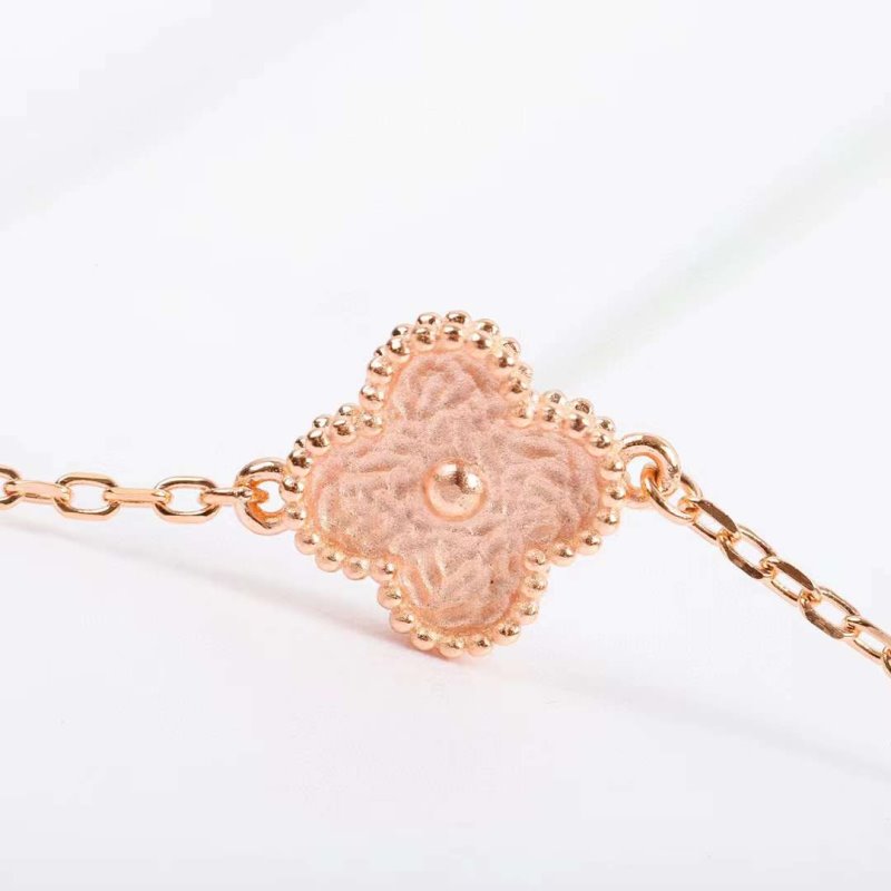 Van Cleef and Arpels Vintage Alhambra Bracelet JWLH0112
