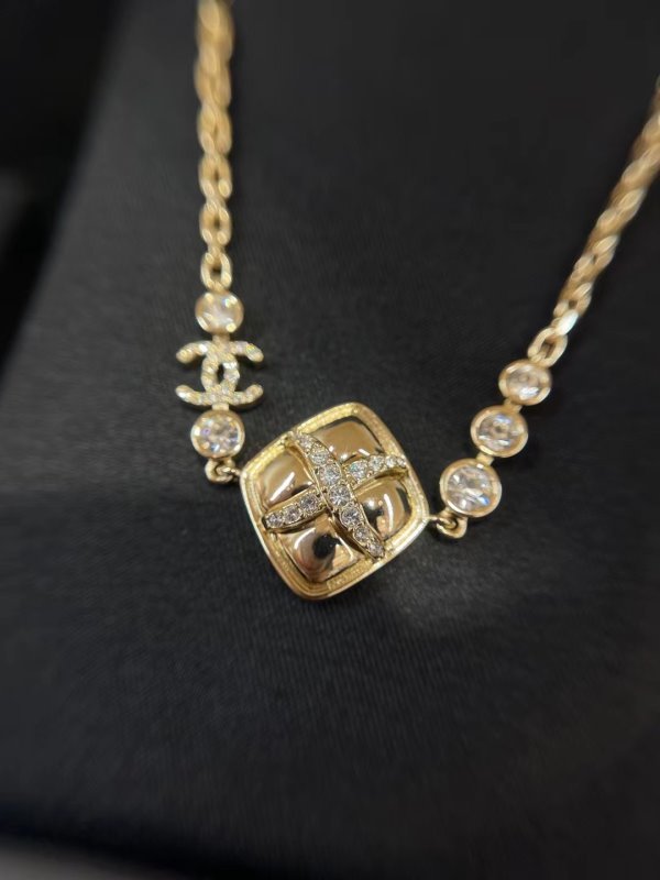 Chanel Diamond Necklace JWL00630