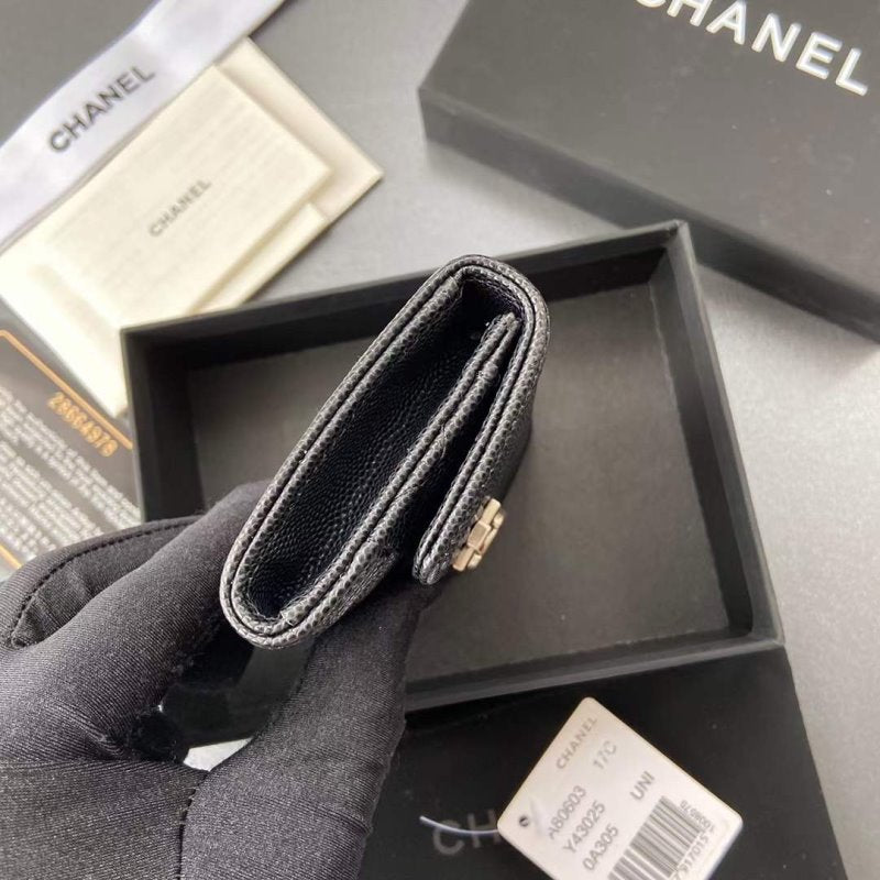 Chanel Leather Wallet WB001280