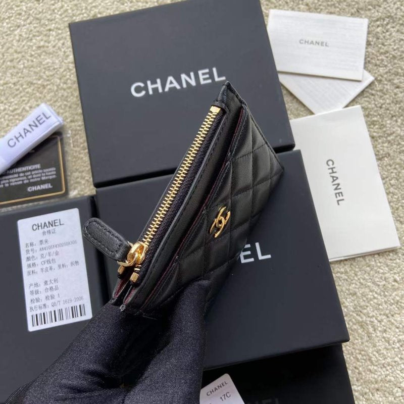 Chanel Leather Wallet WB001285