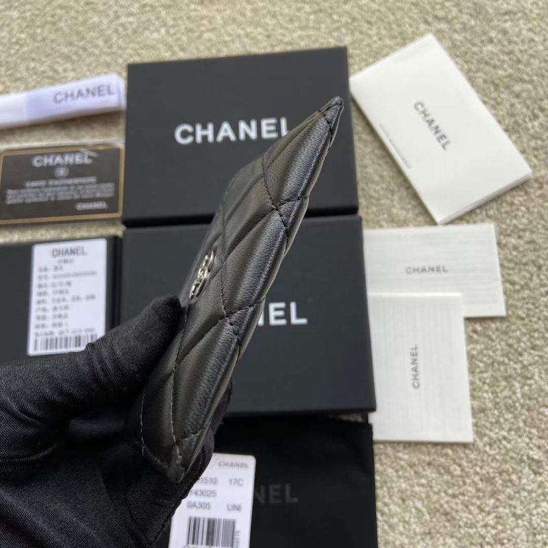 Chanel Leather Wallet WB001291