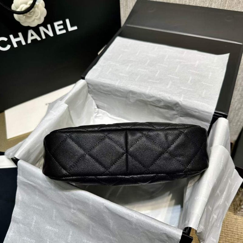 Chanel Underarm Bag BG02135