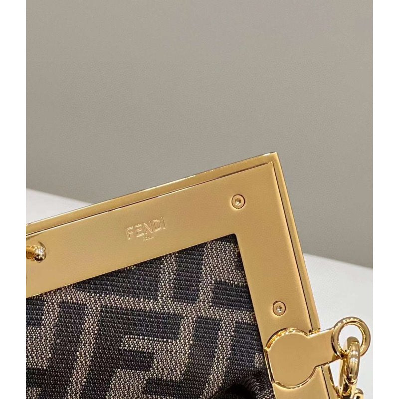 Fendi Leather Shoulder Bag BGMP0362