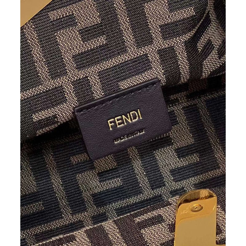 Fendi Leather Shoulder Bag BGMP0362