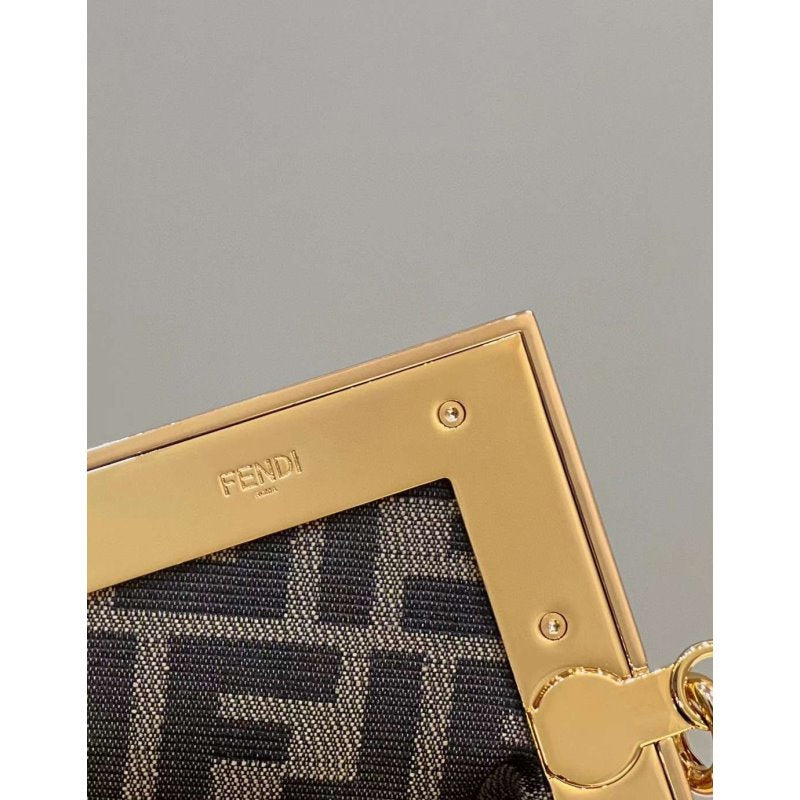 Fendi Leather Shoulder Bag BGMP0363