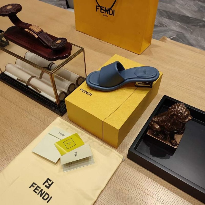 Fendi Sandals SHS05121