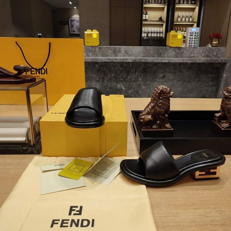 Fendi Sandals SHS05122