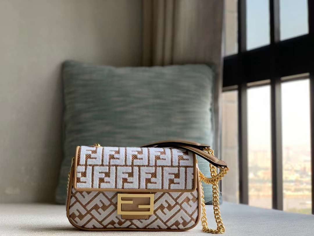Fendi Medium Baguette Bag WB001413