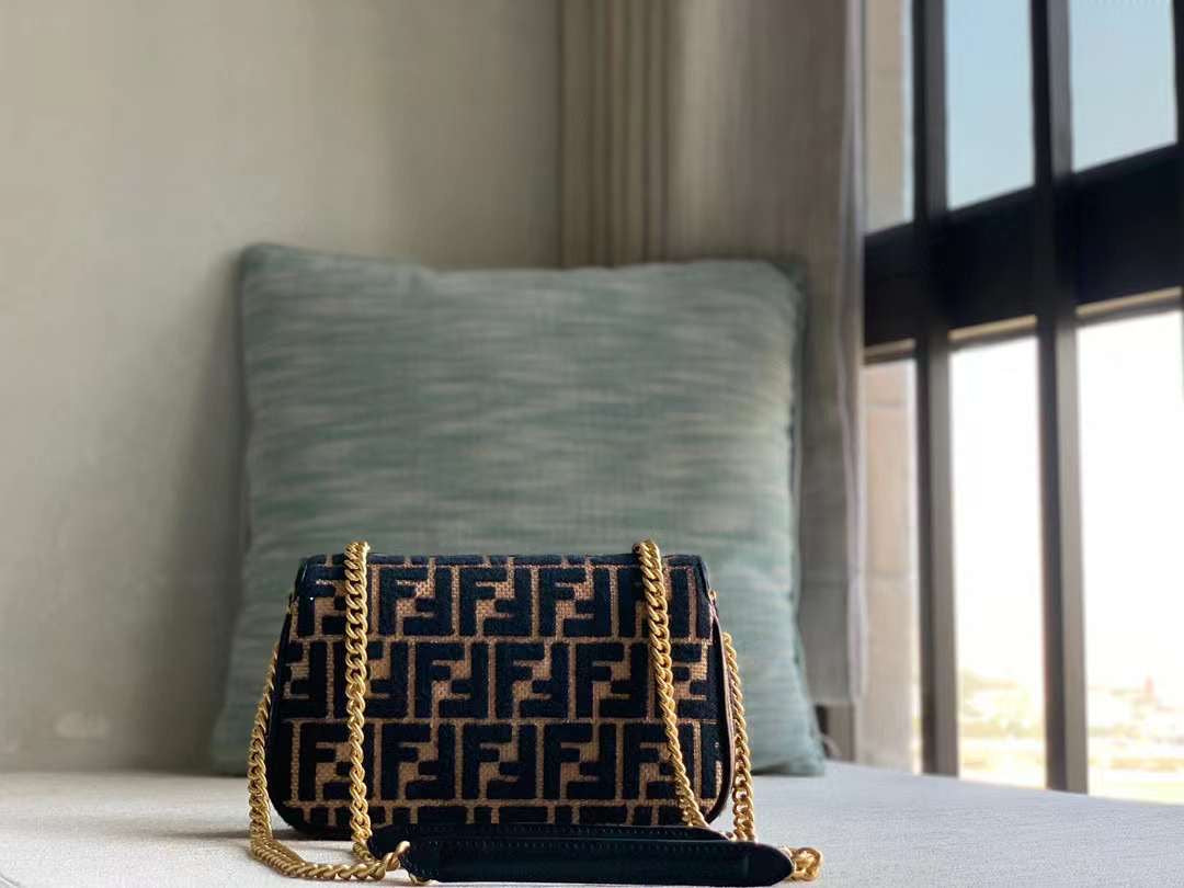 Fendi Medium Baguette Bag WB001416