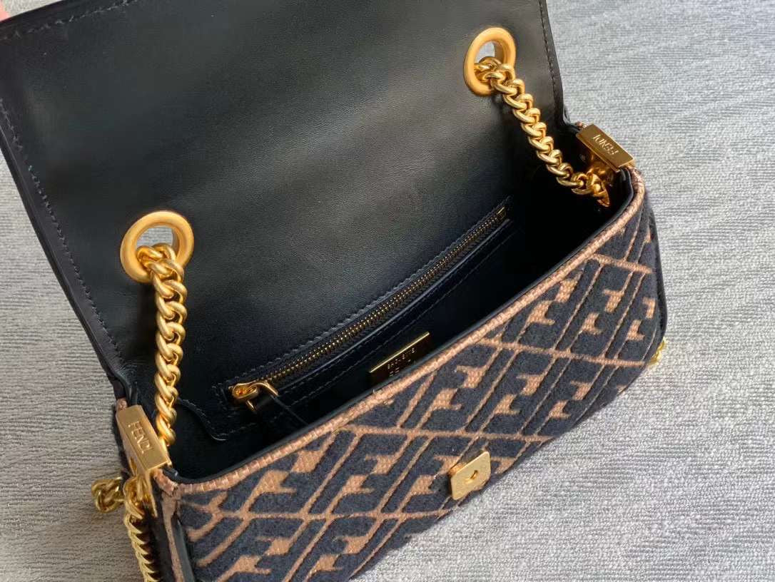 Fendi Medium Baguette Bag WB001416